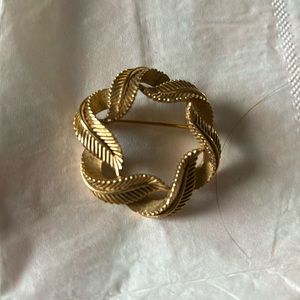 Brooch Vintage Goldtone